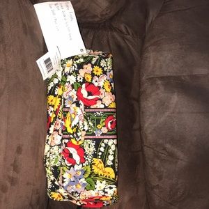 New Vera Bradley Knot just a clutch bag